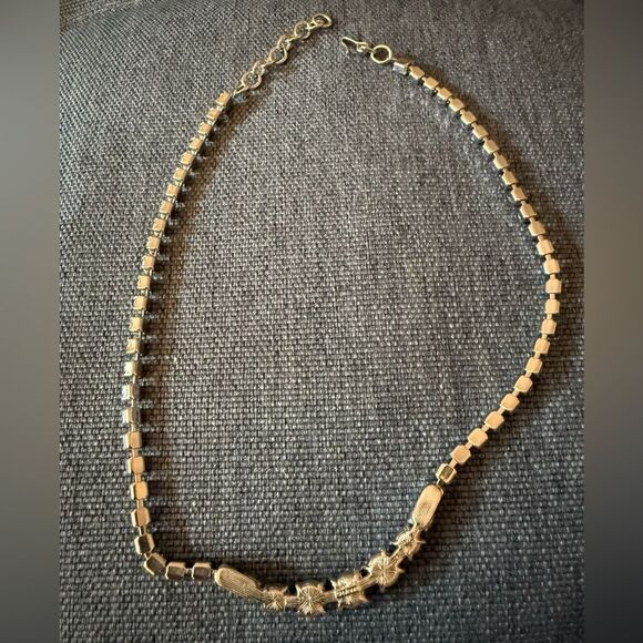 Vintage Monet Signed Silver Plated Clear Crystal Chocker Necklace. - Picture 6 of 10